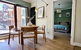 Komfortowy Apartament Przy Bramie Targowej Z Tarasem- Old Town
